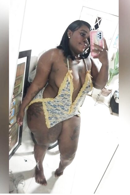 Thick Ebony Latina