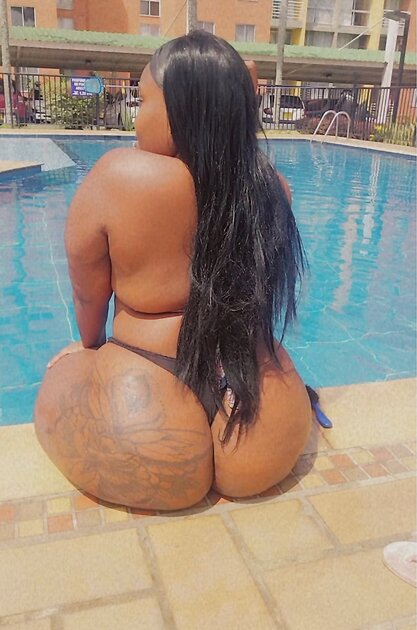 Thick Ebony Latina
