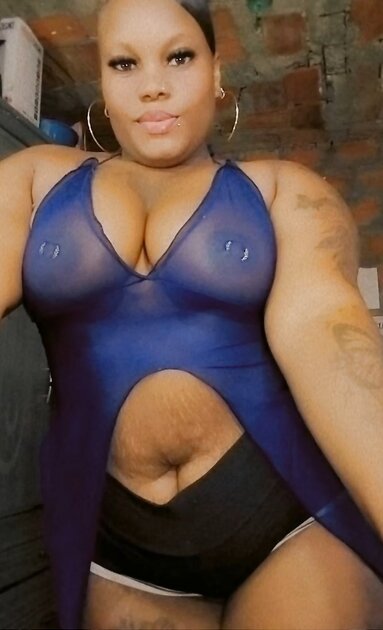 Thick Ebony Latina