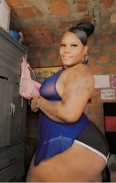 Thick Ebony Latina
