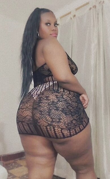 Thick Ebony Latina