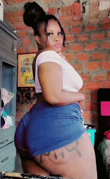 Thick Ebony Latina