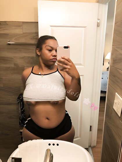 Redbone with thick ass