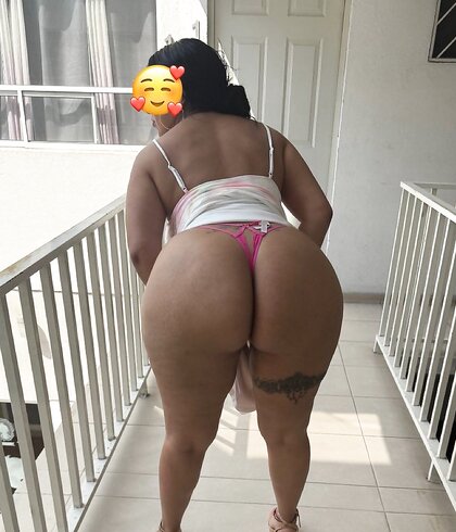 Sexy amateur Latin MILF