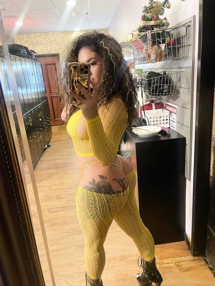 Latina stripper with pretty pussy