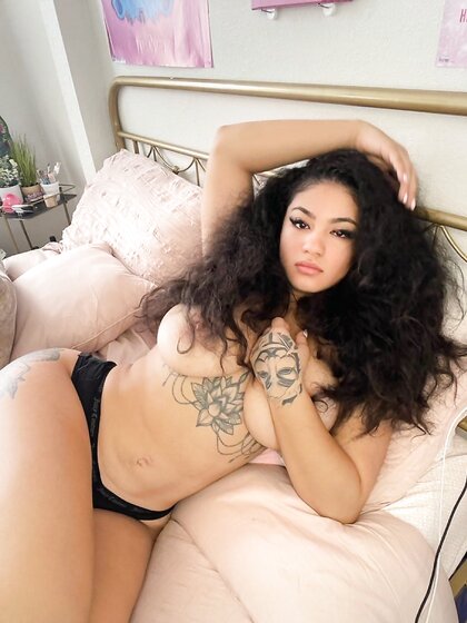 Latina stripper with pretty pussy