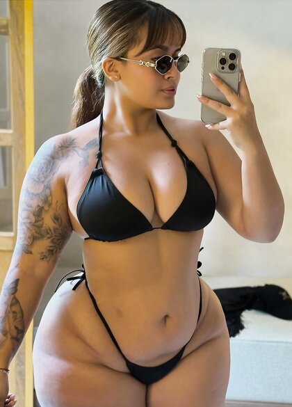 Sexy Latina Miche11e