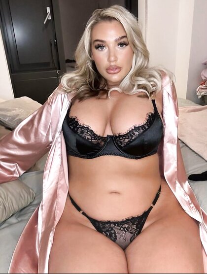PAWG with DSL lips