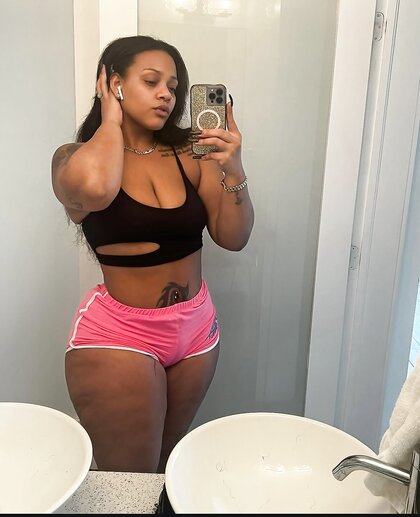 The sexy ebony queen Kim pt 1