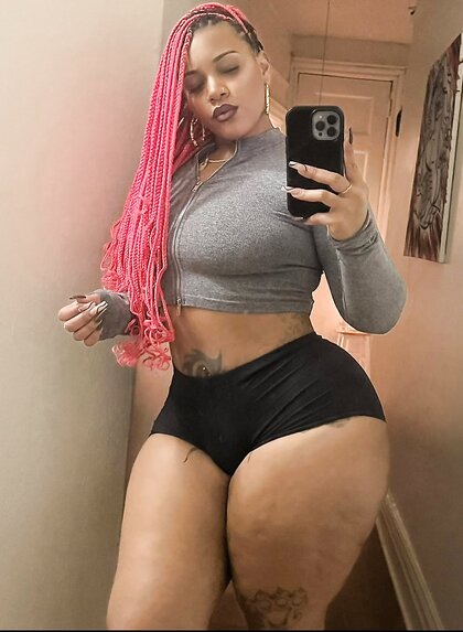 The sexy ebony queen Kim pt 1