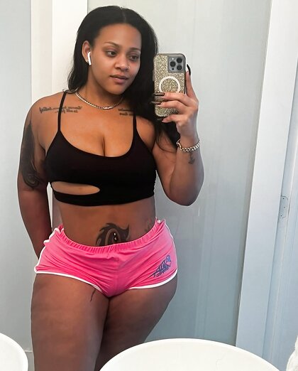 The sexy ebony queen Kim pt 1