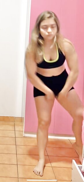 O que acham dessa putinha  ????????????