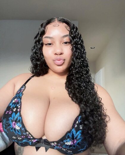 Cutie with the big milkers