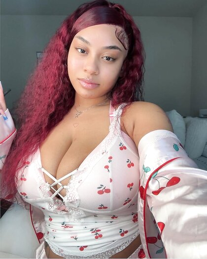 Cutie with the big milkers