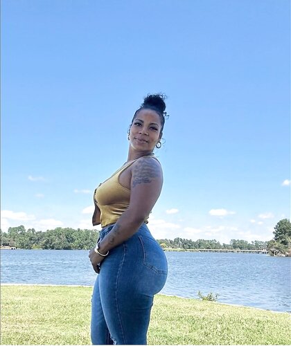 Ebony MILF!