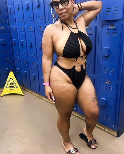 Ebony MILF!