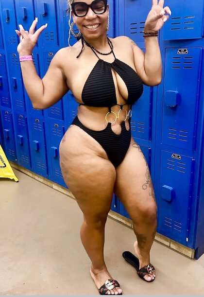 Ebony MILF!