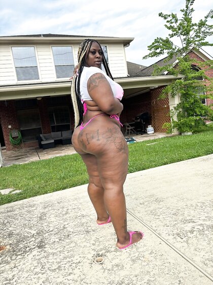 Jahna is super thick