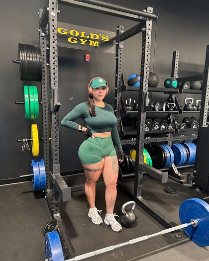Sexy Latin mami