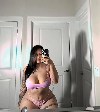 Sexy Latin mami