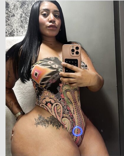 Desireth with her huge ole booty
