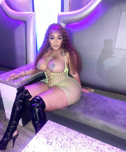 Ass Overload! Body built to take the D
