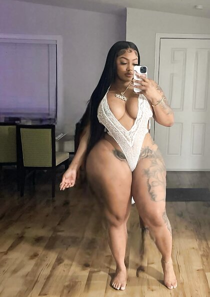 Ass Overload! Body built to take the D