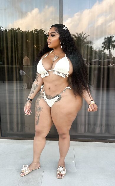 Ass Overload! Body built to take the D