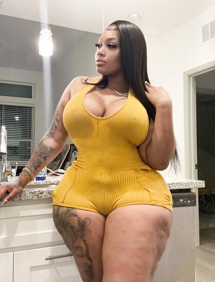 Ass Overload! Body built to take the D