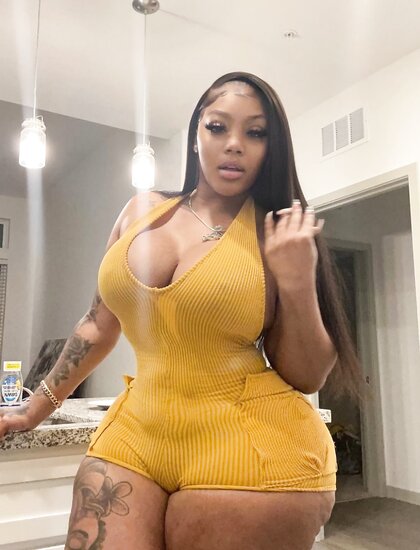 Ass Overload! Body built to take the D