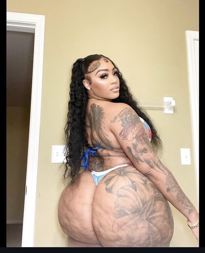 Ass Overload! Body built to take the D