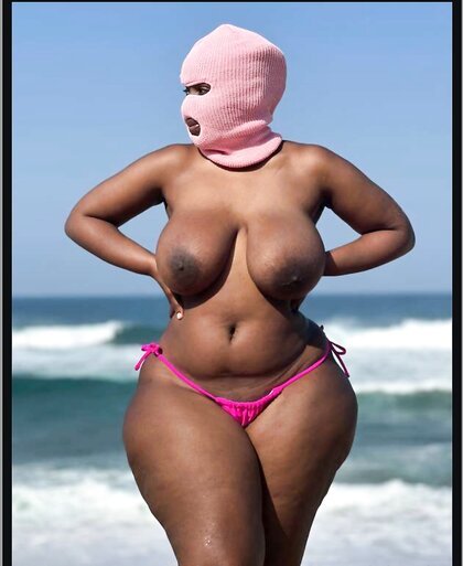 Thick ass Cassie with her wide hips & big titties