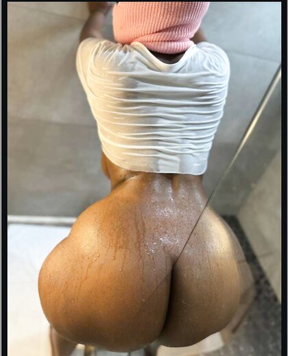 Thick ass Cassie with her wide hips & big titties