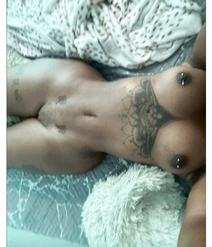 Dark skin Colombian Vayoletsr