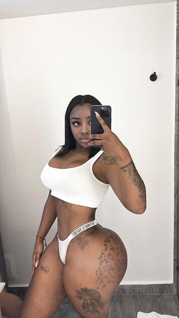 Dark skin Colombian Vayoletsr