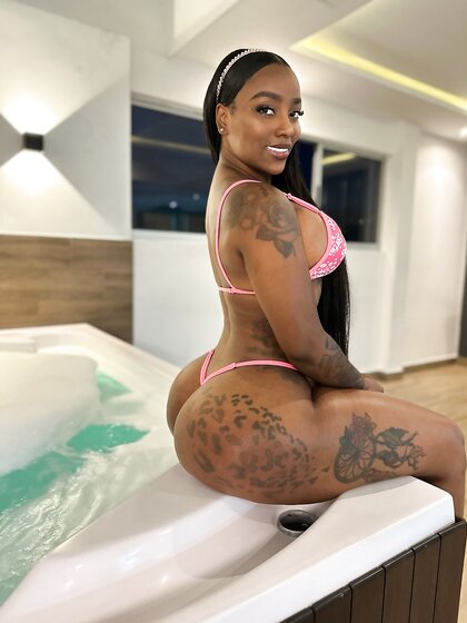 Dark skin Colombian Vayoletsr