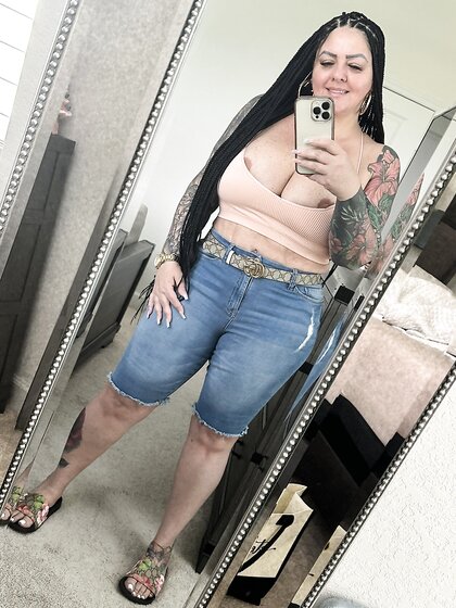 Old Tatted thot think she still got it