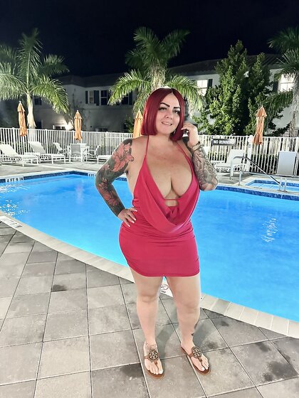 Old Tatted thot think she still got it