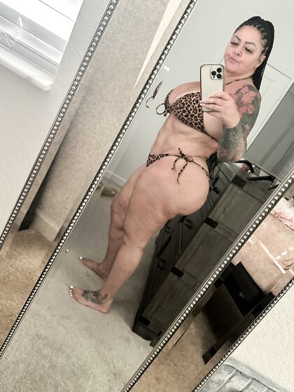 Old Tatted thot think she still got it