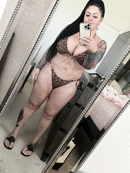 Old Tatted thot think she still got it