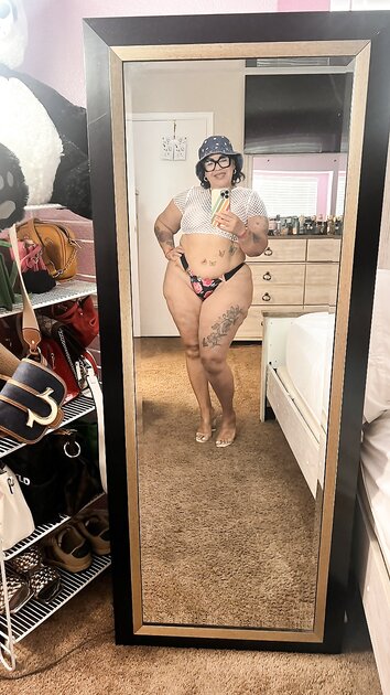 Grandma got chopped up and now she don’t know how to act. Fellas smash or pass