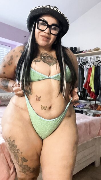 Grandma got chopped up and now she don’t know how to act. Fellas smash or pass