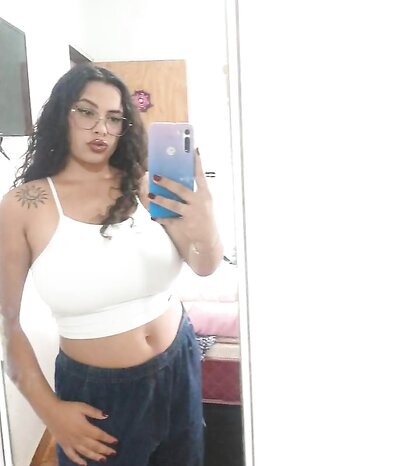 Gostosa amiga minha do ABC Paulista SBC pt1. Fotos do Facebook dessa vadia