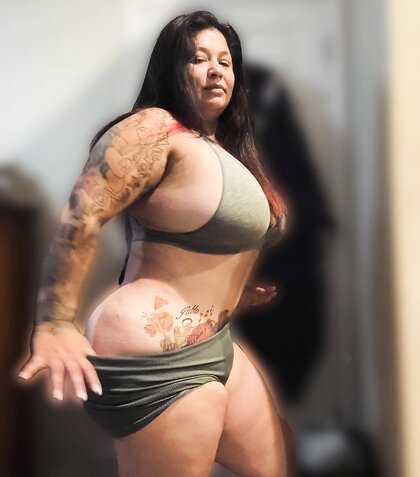 Vivian (smash or pass)