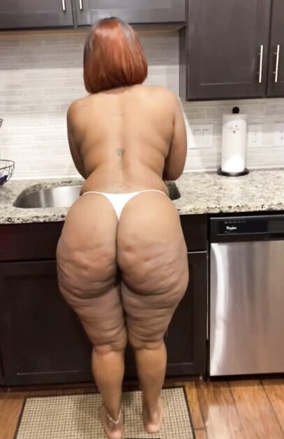 Ebony MILF Houston Alichia