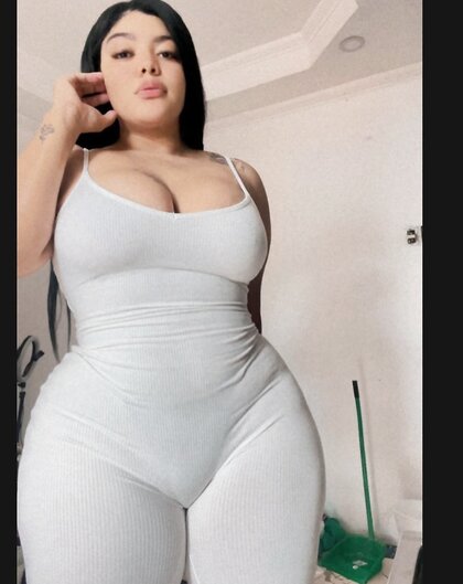 Thick Latina with Wide hips and Phat Pussy