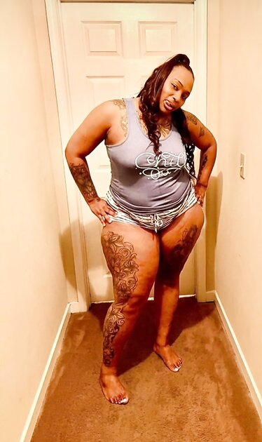 Thick ass Nikkie smash or pass