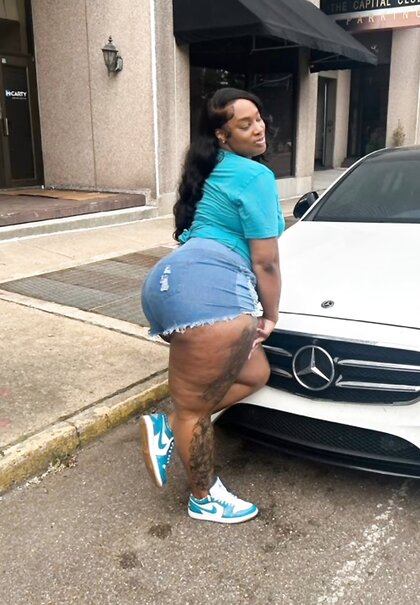 Thick ass Nikkie smash or pass