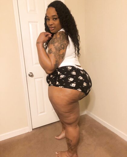 Thick ass Nikkie smash or pass