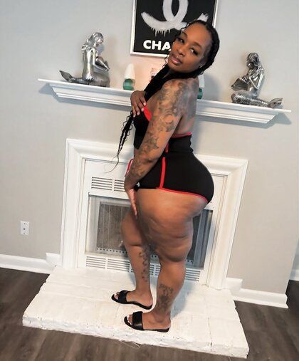 Thick ass Nikkie smash or pass